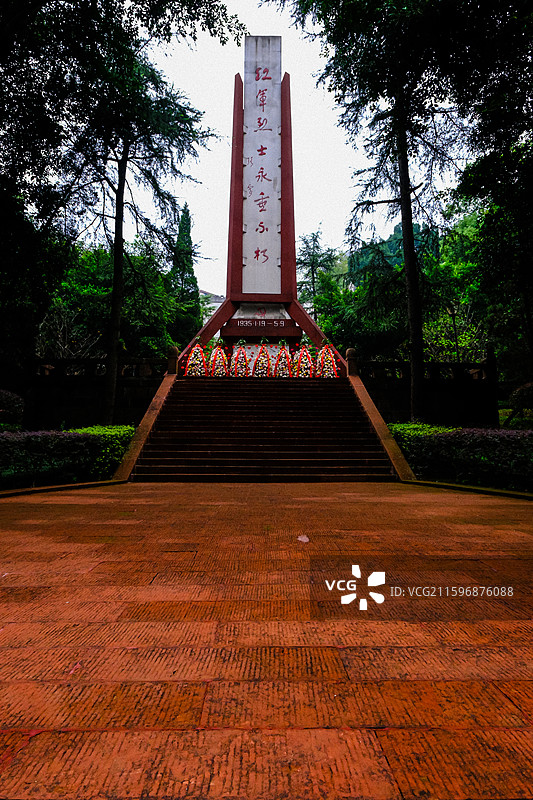 遵义赤水市四渡赤水红军烈士陵园，红军烈士永垂不朽纪念碑，毛泽东诗词长征书法石刻，四渡赤水纪念浮雕图片素材