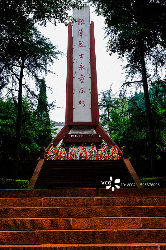 遵义赤水市四渡赤水红军烈士陵园，红军烈士永垂不朽纪念碑，毛泽东诗词长征书法石刻，四渡赤水纪念浮雕图片素材