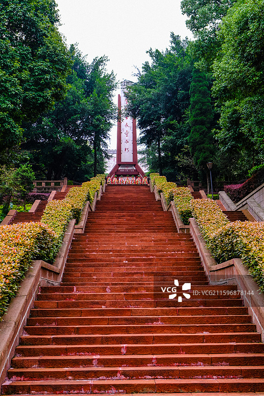 遵义赤水市四渡赤水红军烈士陵园，红军烈士永垂不朽纪念碑，毛泽东诗词长征书法石刻，四渡赤水纪念浮雕图片素材