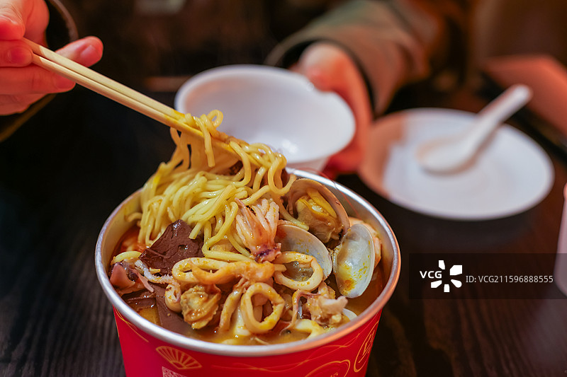 海鲜沙茶面 街边小吃 人间烟火气 小吃摊 外卖图片素材