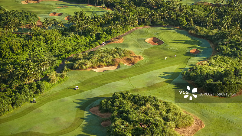 海南省海口市观澜湖国际旅游度假区-绿意盎然的高尔夫球场景致图片素材