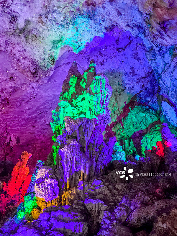 冠岩溶洞石笋风光图片素材