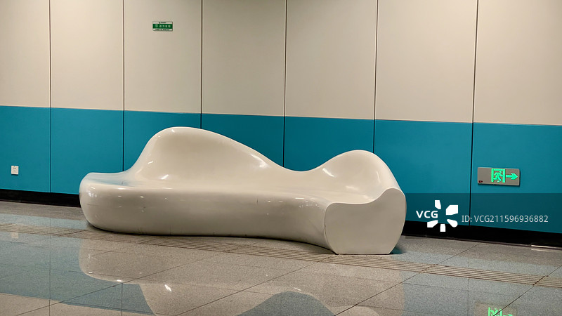 地下车站的长椅图片素材