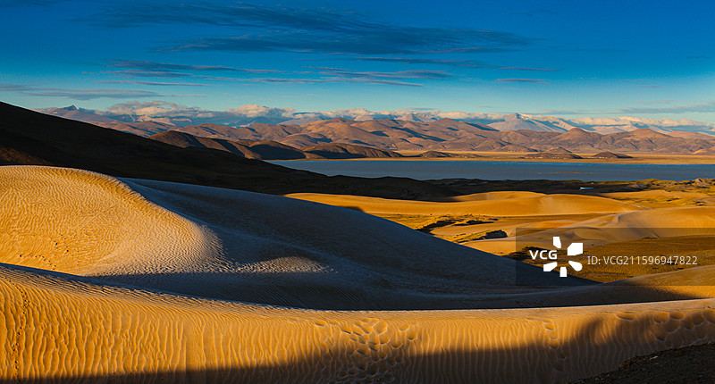 仲巴沙漠图片素材
