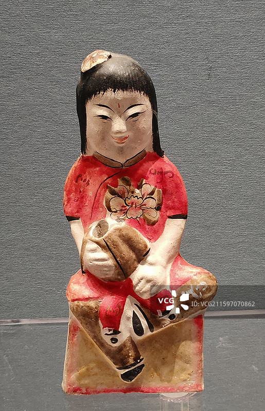 抱娃女主题泥塑 高密聂家庄泥塑 潍坊市博物馆图片素材
