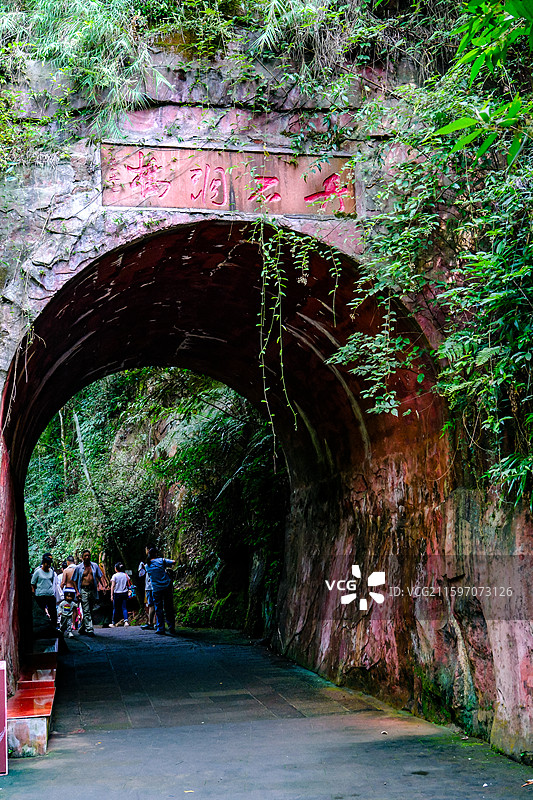 中国贵州赤水丹霞旅游区，赤水丹霞世界遗产核心区佛光岩景区风光，赤水丹霞地貌，赤水丹霞石，红色丹崖图片素材