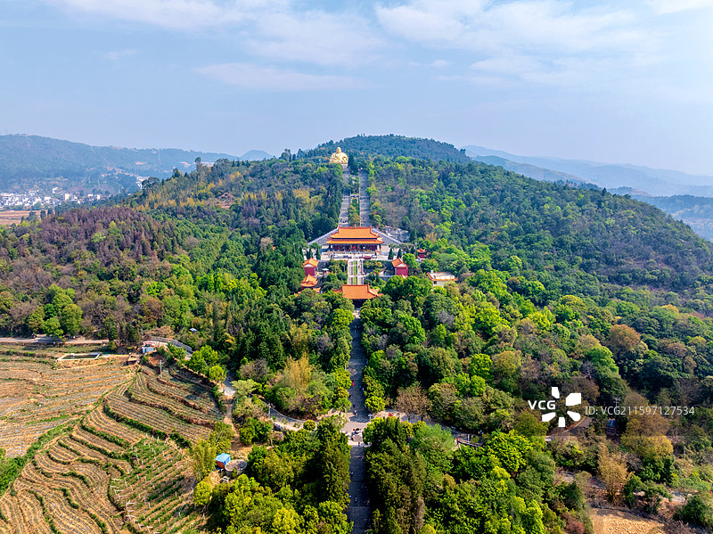 中国云南红河弥勒锦屏山弥勒寺航拍风光图片素材