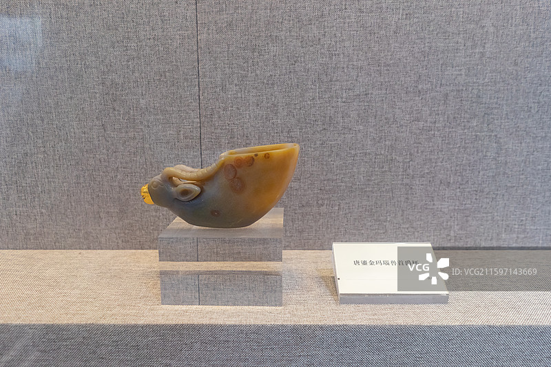中国旅游景区拍摄主题，山东济宁任城区诗人李白在太白楼博物馆里唐代鎏金玛瑙兽首爵杯，室内无人图像摄影图片素材