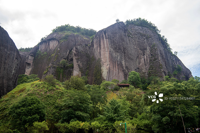 俯拍福建南平九曲溪竹筏漂流周边风景图片素材