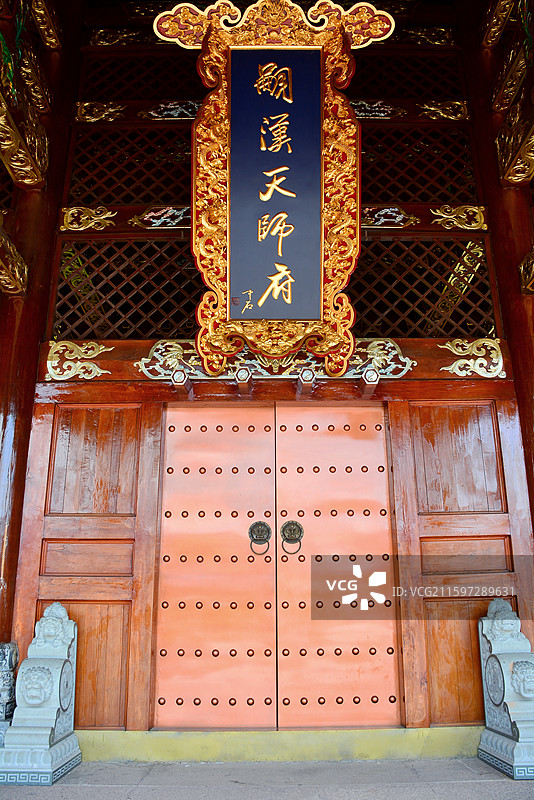 这是张道陵，他是道教正一派的创始人，被尊称为“张天师”，龙虎山天师府图片素材