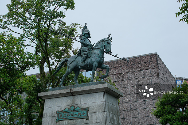 日本高知县高知市，日本武将山内一丰铜像图片素材