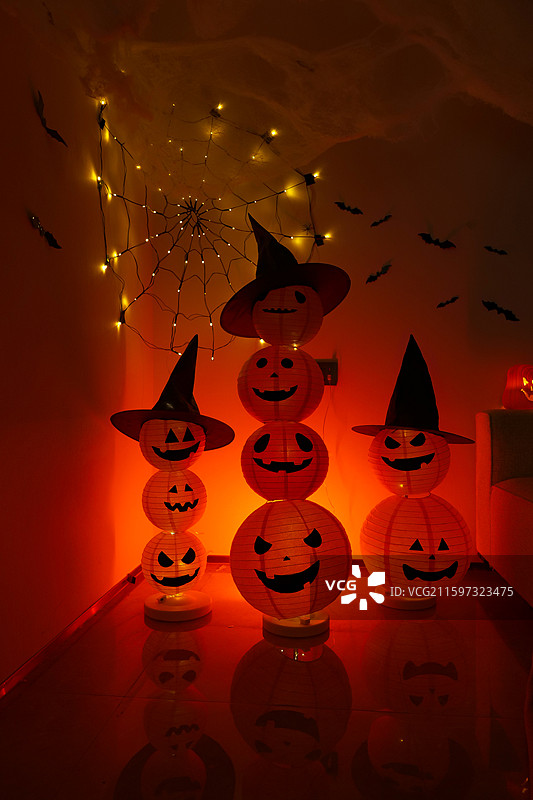 万圣节南瓜灯氛围装扮装饰，卧室，客厅，室内，桌面，沙发，蜘蛛网，蝙蝠，骷髅图片素材