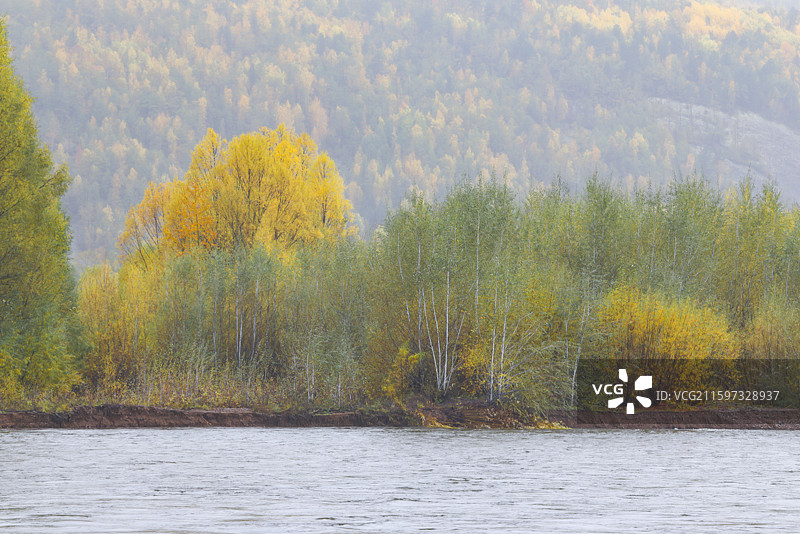 中国最冷小镇呼中镇大兴安岭呼玛河两岸秋天风光图片素材