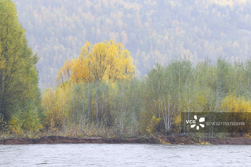 中国最冷小镇呼中镇大兴安岭呼玛河两岸秋天风光图片素材