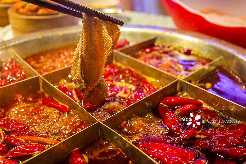 川渝的火锅店内布景、食材与菜品图片素材