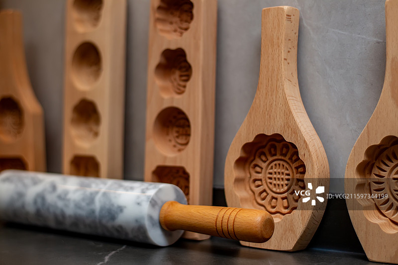 四川省绵阳市室内月饼制作图片素材