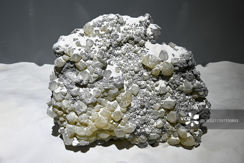 球状方解石晶簇图片素材
