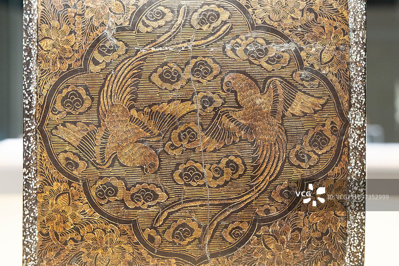 上海博物馆人民广场馆红翠斗芳菲宋元明漆器珍品展戗金凤凰纹经函 元 14世纪 奈良国立博物馆藏 重要文图片素材
