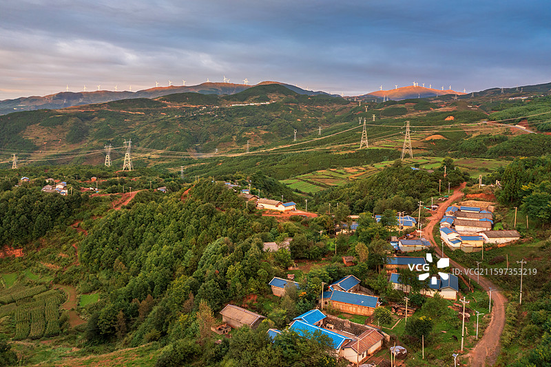 四川凉山州布拖县的大凉山风光图片素材