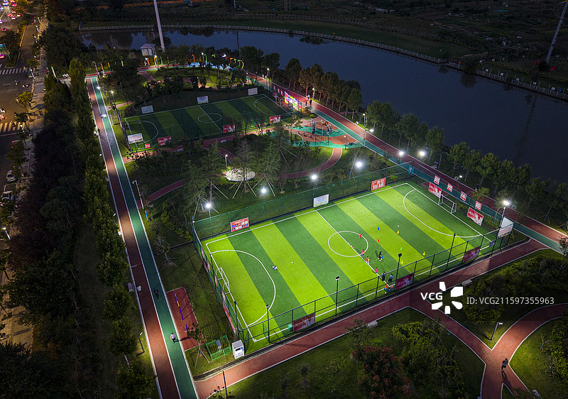 盐河体育休闲公园成市民夜间锻炼好去处图片素材