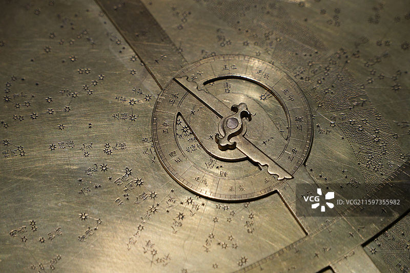 铜镀金简平星盘仪，清康熙，故宫百年守护特展图片素材