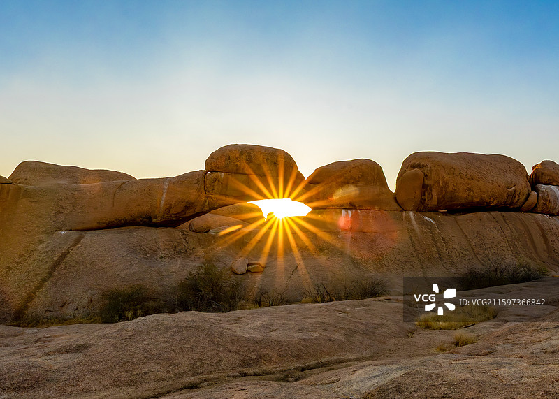 纳米比亚Spizkoppe营地 - 非洲之眼夕阳星芒图片素材