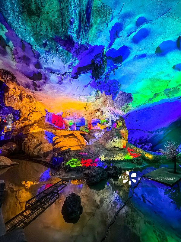 冠岩溶洞钟乳石石笋喀斯特地貌图片素材