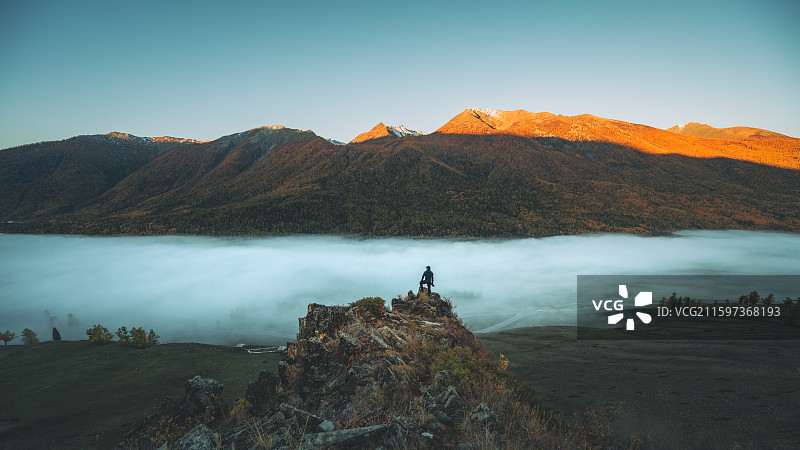 阿勒泰喀纳斯秋景图片素材