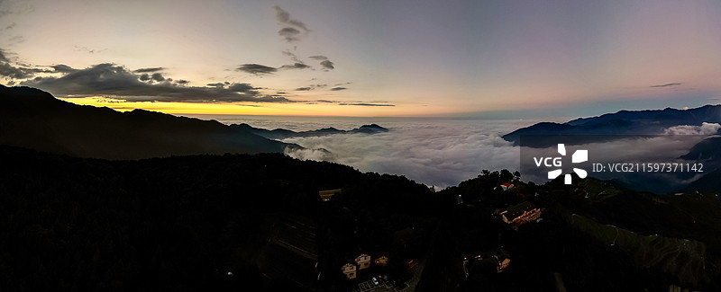 台湾新竹五峰雪霸休闲农场航拍日落云海图片素材