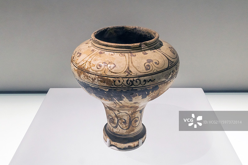 湖北省博物馆磁州窑白地黑彩花草纹壶明代1368-1644年湖北省随州市唐县镇采集图片素材