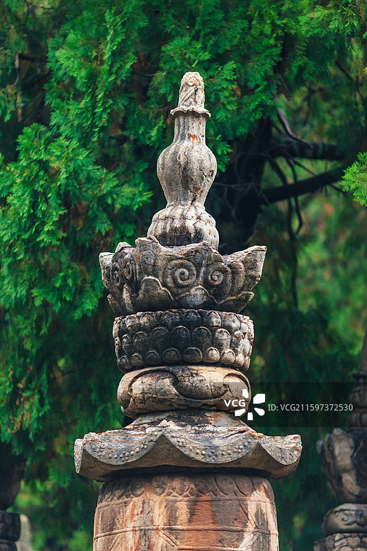 千年古刹灵岩寺，静谧的墓塔林图片素材