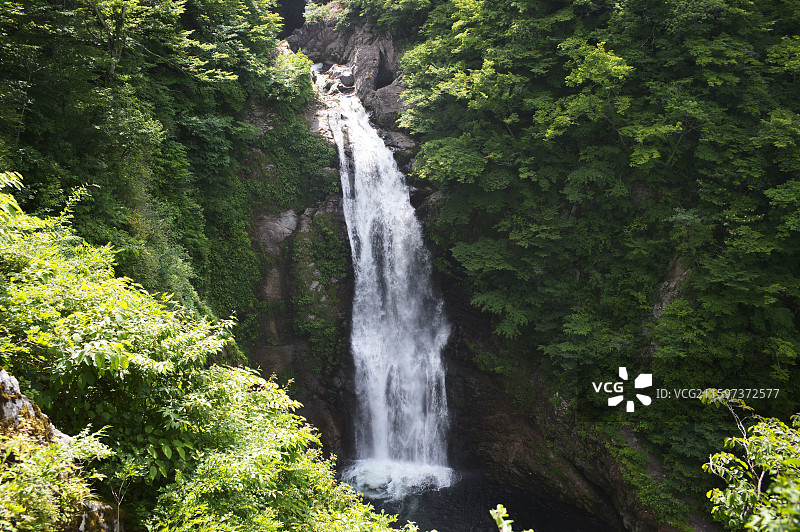 日本秋保瀑布，山林里的瀑布图片素材