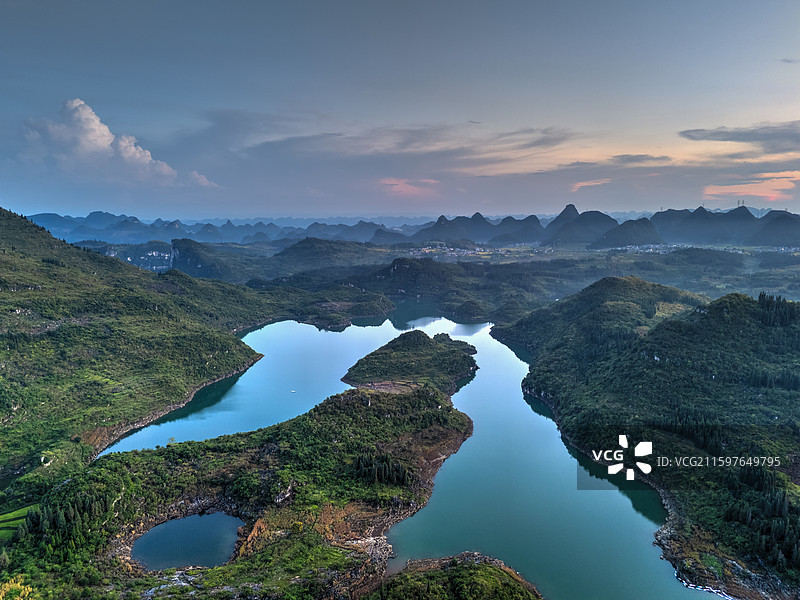 安龙县金字塔白水河图片素材