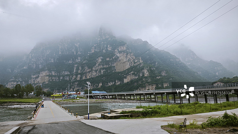 北京市房山十渡聚龙湾景区太行山脉拒马河自然风光喀斯特岩溶地貌图片素材