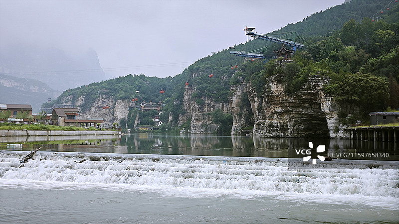 北京市房山十渡聚龙湾景区太行山脉拒马河自然风光喀斯特岩溶地貌图片素材