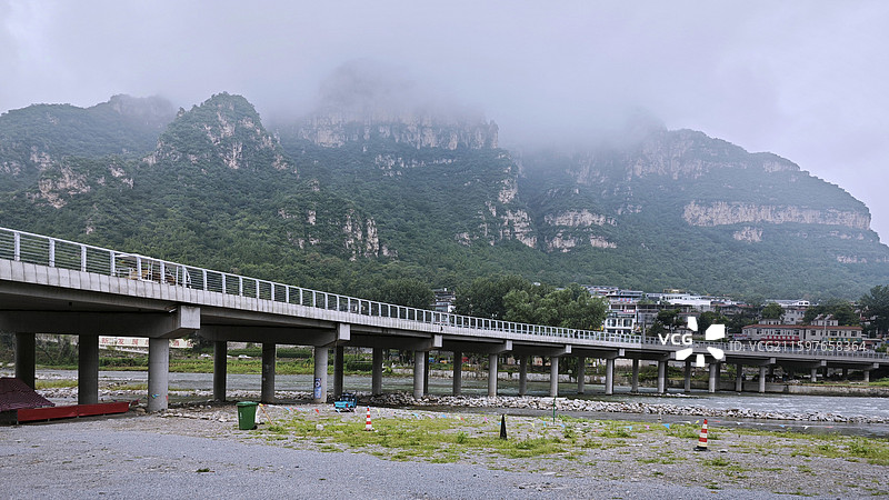 北京市房山十渡聚龙湾景区太行山脉拒马河自然风光喀斯特岩溶地貌图片素材