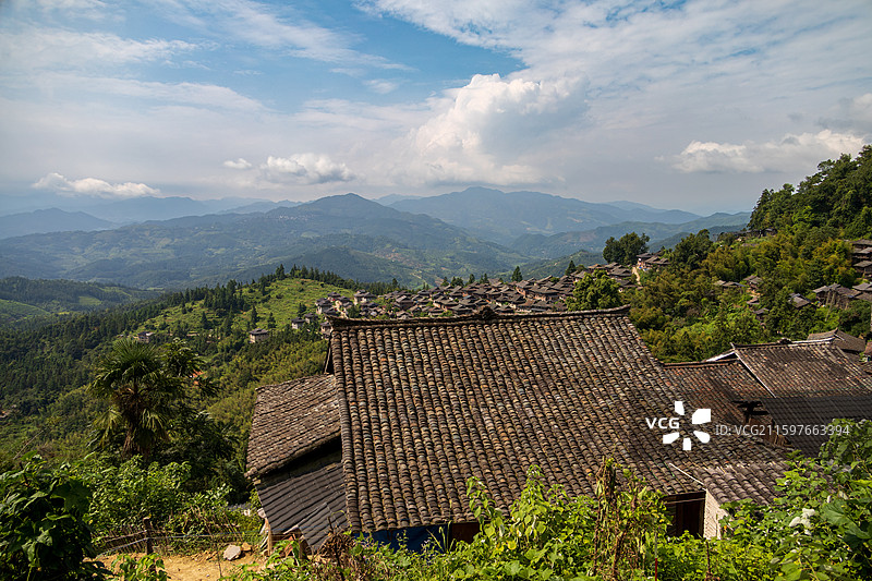 山上的岜沙苗寨部落村落房屋图片素材