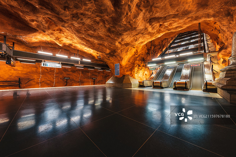 斯德哥尔摩地铁站Stockholms tunnelbana，洞穴式站台景观，世界上最长的艺术博物馆图片素材