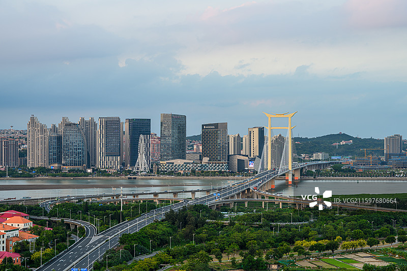 晋江大桥与泉州泰禾广场图片素材