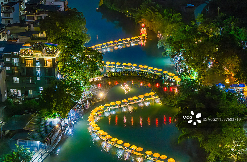 广西桂林阳朔遇龙河山水传统金龙巡游自然风景唯美治愈烟花图片素材