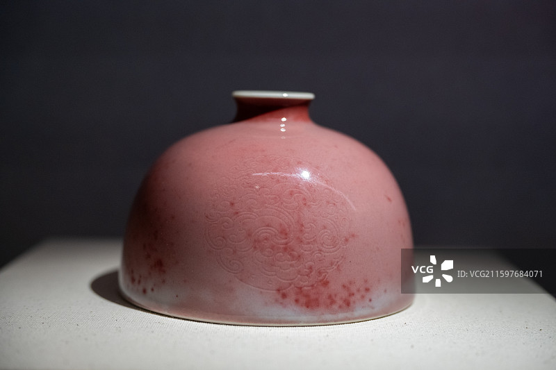 清康熙豇豆红釉太白尊：南京博物院藏珍品的釉色与工艺之美图片素材