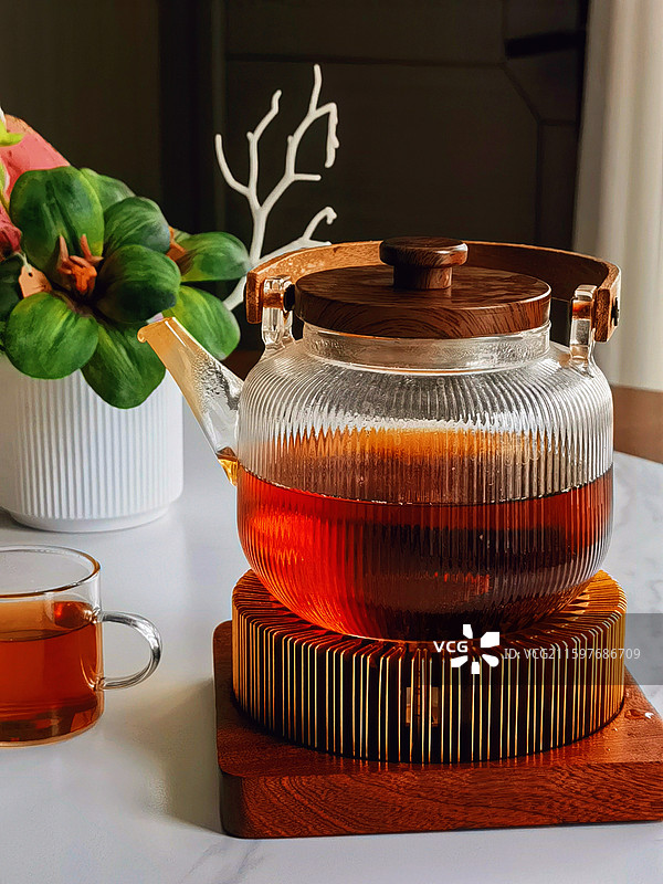 一壶红韵锁闲情图片素材