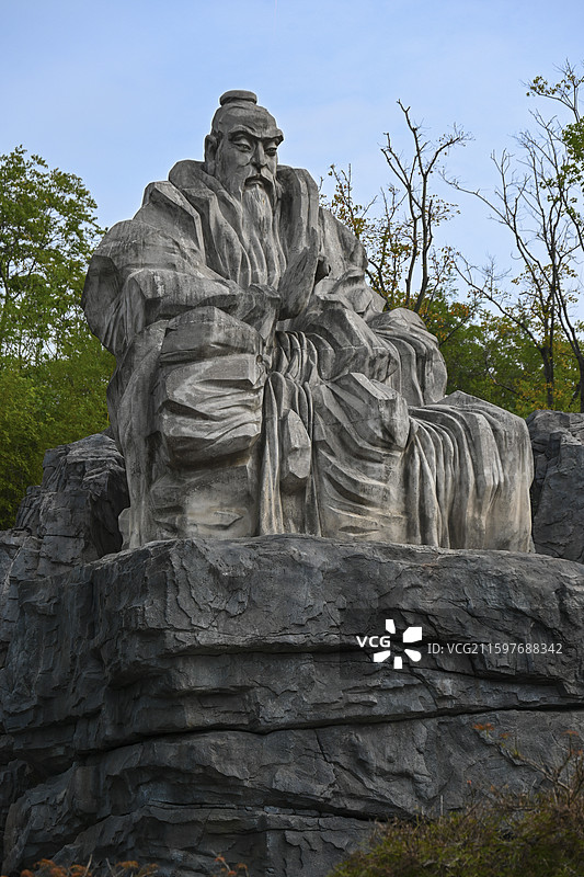 江苏常州东方盐湖城三茅真君雕像图片素材