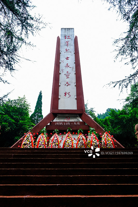 遵义赤水市四渡赤水红军烈士陵园，红军烈士永垂不朽纪念碑，毛泽东诗词长征书法石刻，四渡赤水纪念浮雕图片素材