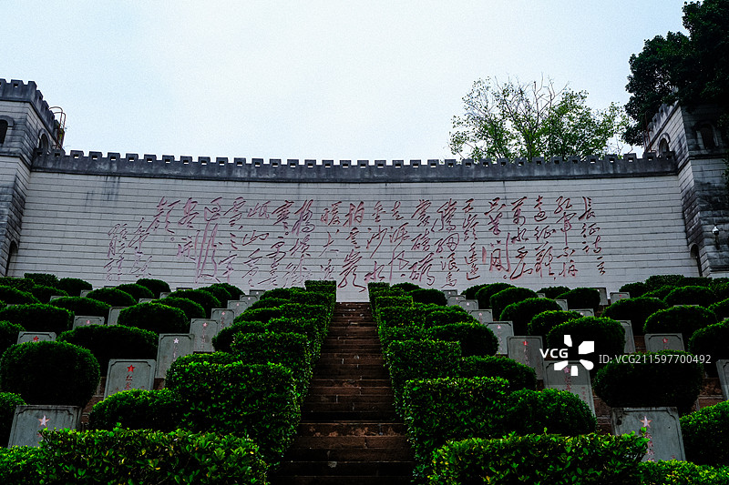 遵义赤水市四渡赤水红军烈士陵园，红军烈士永垂不朽纪念碑，毛泽东诗词长征书法石刻，四渡赤水纪念浮雕图片素材