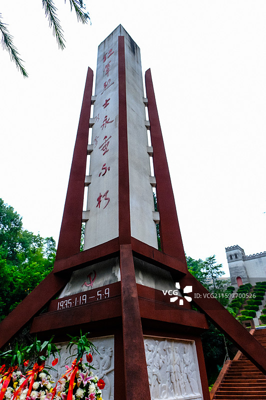 遵义赤水市四渡赤水红军烈士陵园，红军烈士永垂不朽纪念碑，毛泽东诗词长征书法石刻，四渡赤水纪念浮雕图片素材