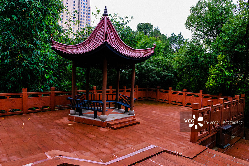 遵义赤水市四渡赤水红军烈士陵园，红军烈士永垂不朽纪念碑，毛泽东诗词长征书法石刻，四渡赤水纪念浮雕图片素材