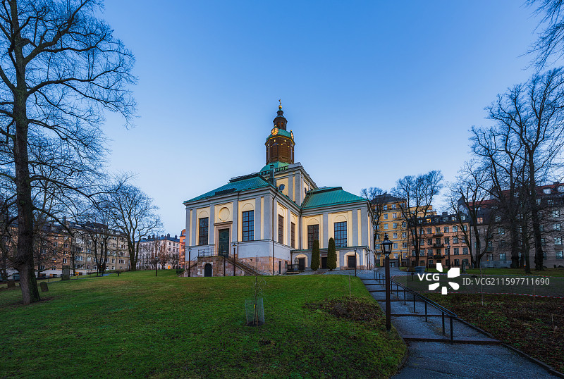 Stockholm，国王岛Kungsholmen，Kungsholms Kyrka昆什奥姆斯教堂夜景图片素材