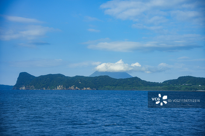 日本鹿儿岛港口轮渡穿上看樱岛火山图片素材