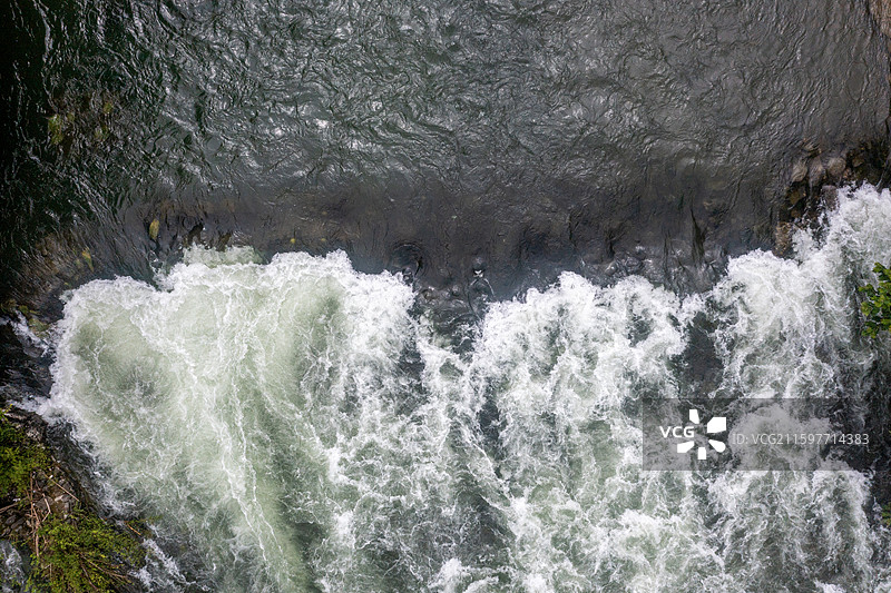 贵州夏天山区清凉的河水图片素材